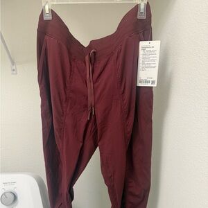 Lululemon New WITH TAG WOMENS SIZE 12 dance studio mid rise jogger full length!
